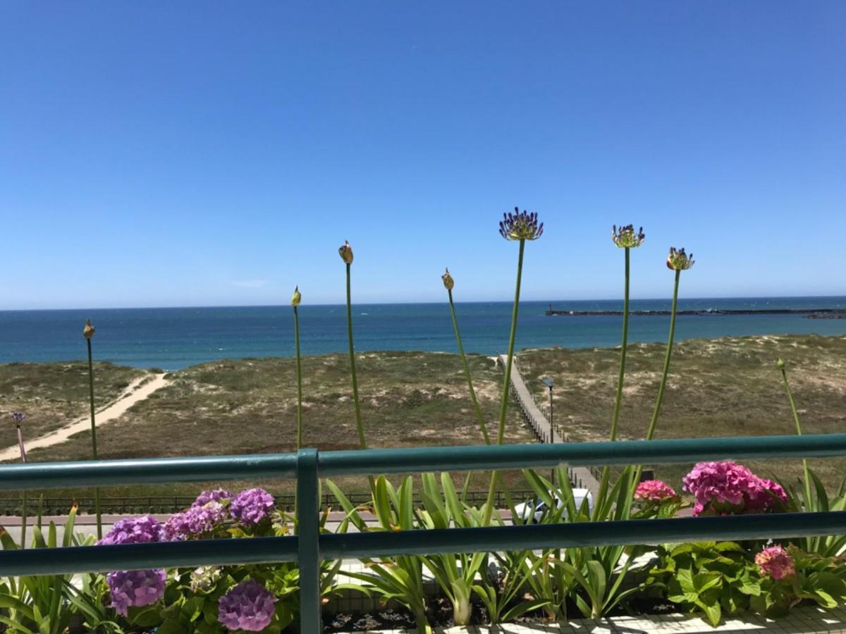 Beachfront Apartment With Sea View Azurara Exterior foto
